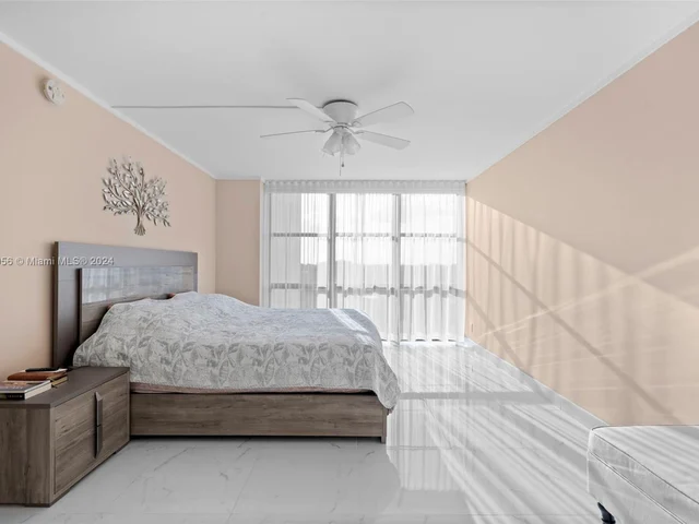 1000 Parkview Dr # 607, Hallandale Beach FL 33009