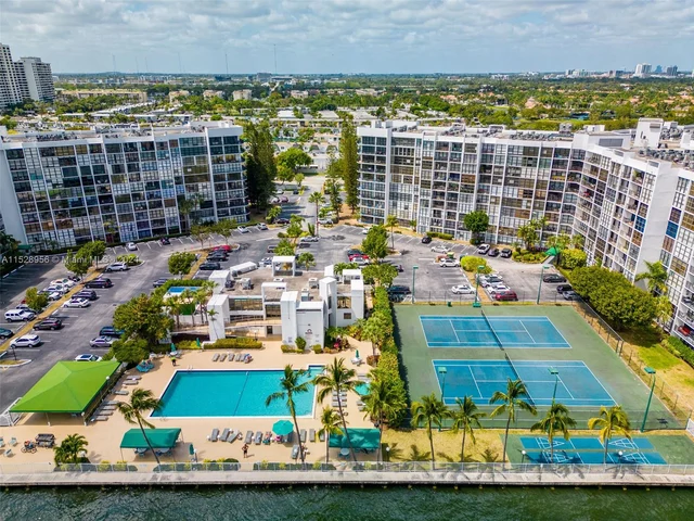 1000 Parkview Dr # 607, Hallandale Beach FL 33009