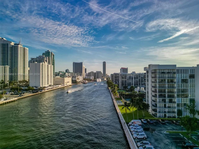 1000 Parkview Dr # 607, Hallandale Beach FL 33009