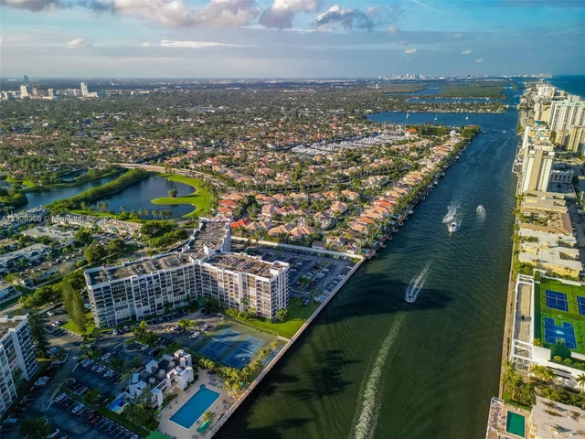 1000 Parkview Dr # 607, Hallandale Beach FL 33009