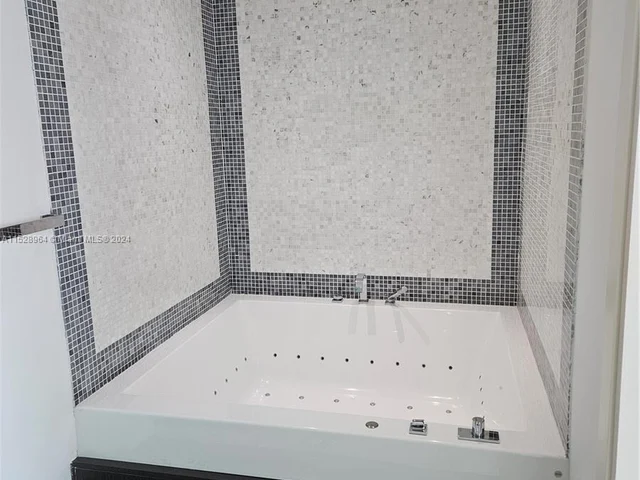 200 Biscayne Boulevard Way # 4809, Miami FL 33131