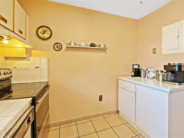 1307 NW 36th Ave, Miami FL 33125