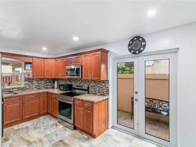 6333 NW 180th Ter, Hialeah FL 33015