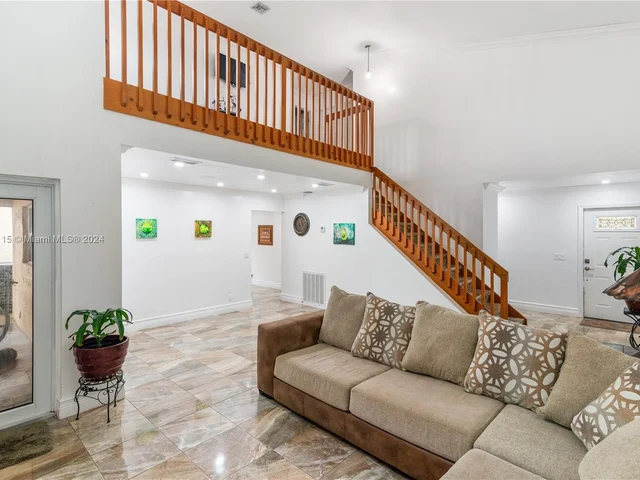 6333 NW 180th Ter, Hialeah FL 33015