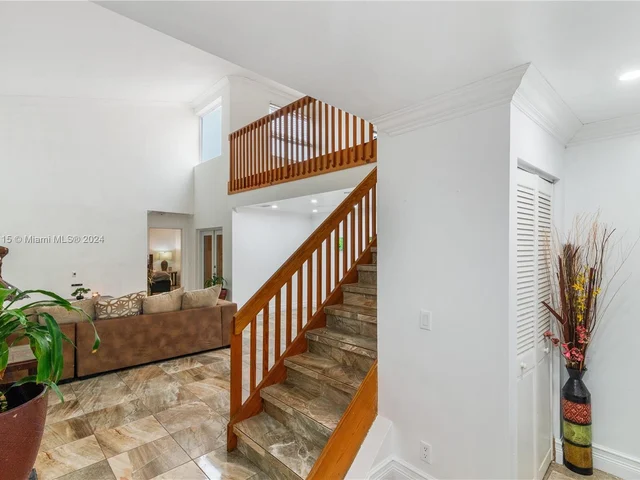 6333 NW 180th Ter, Hialeah FL 33015