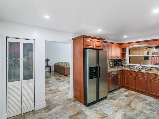 6333 NW 180th Ter, Hialeah FL 33015