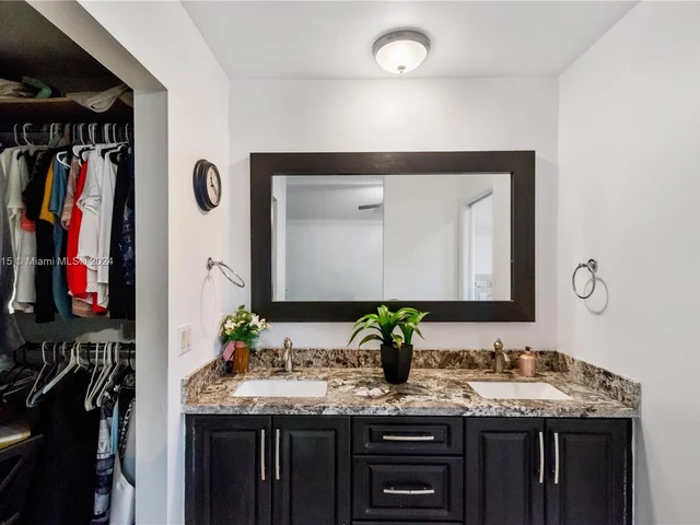 6333 NW 180th Ter, Hialeah FL 33015