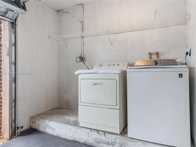 6333 NW 180th Ter, Hialeah FL 33015