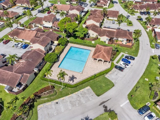 6333 NW 180th Ter, Hialeah FL 33015