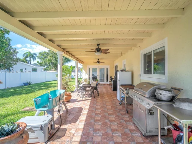 11040 NW 21st St, Pembroke Pines FL 33026