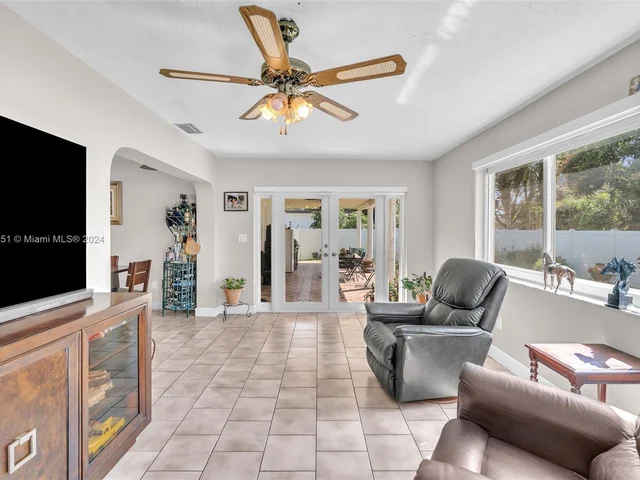 11040 NW 21st St, Pembroke Pines FL 33026