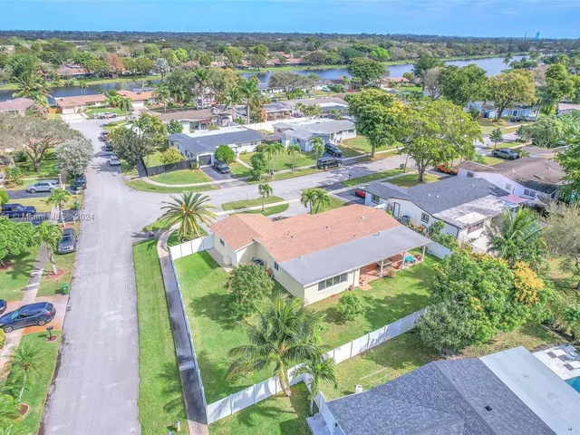 11040 NW 21st St, Pembroke Pines FL 33026