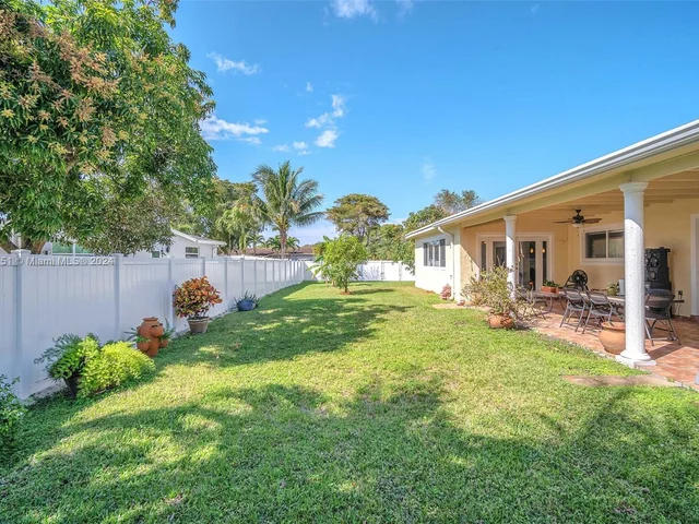 11040 NW 21st St, Pembroke Pines FL 33026