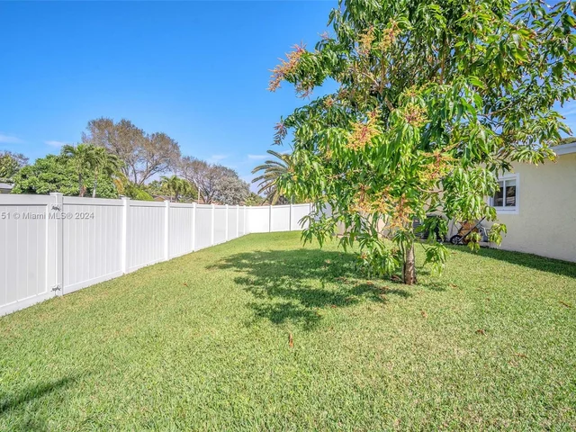 11040 NW 21st St, Pembroke Pines FL 33026