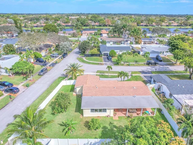 11040 NW 21st St, Pembroke Pines FL 33026