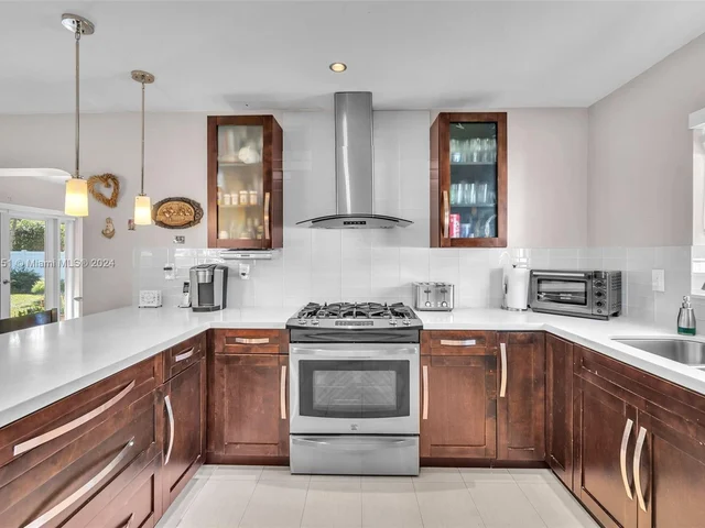 11040 NW 21st St, Pembroke Pines FL 33026