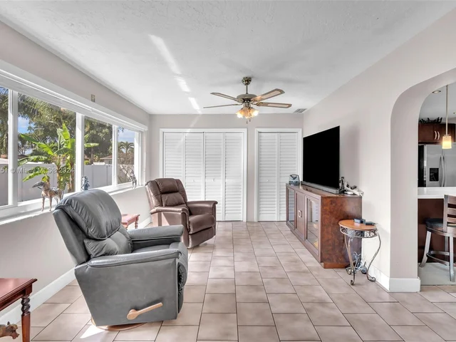 11040 NW 21st St, Pembroke Pines FL 33026