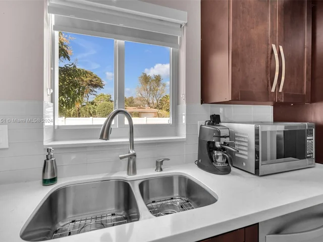 11040 NW 21st St, Pembroke Pines FL 33026