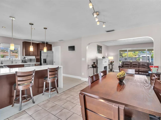 11040 NW 21st St, Pembroke Pines FL 33026