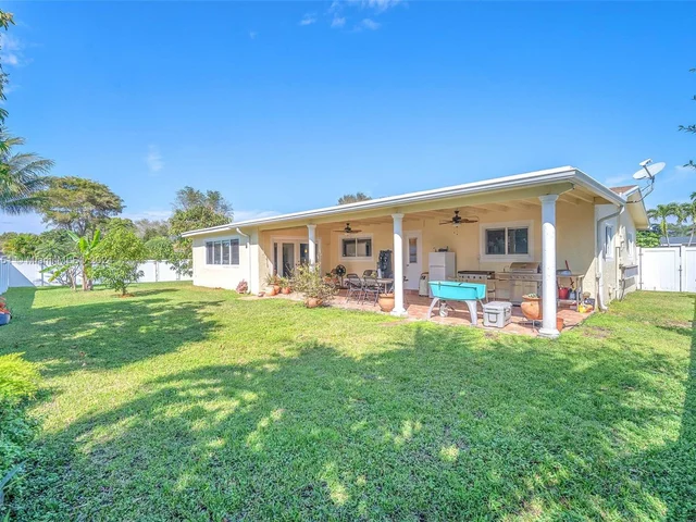 11040 NW 21st St, Pembroke Pines FL 33026