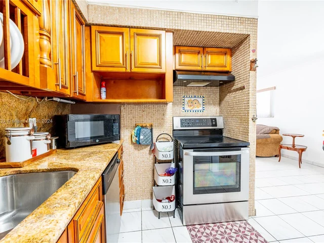 2821 NW 171st Ter, Miami Gardens FL 33056