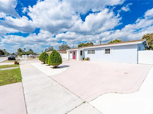 2821 NW 171st Ter, Miami Gardens FL 33056