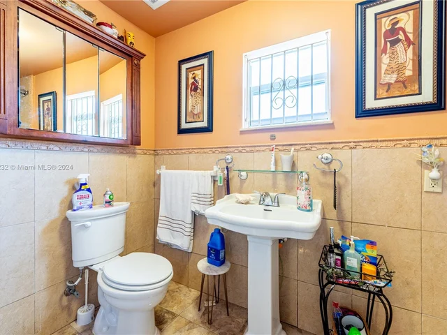 2821 NW 171st Ter, Miami Gardens FL 33056