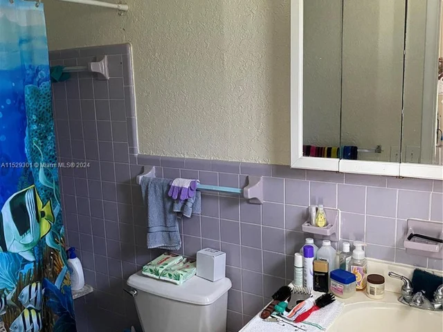 421 W 36th St, Riviera Beach FL 33404