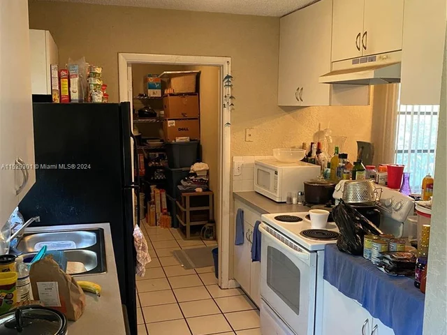 421 W 36th St, Riviera Beach FL 33404