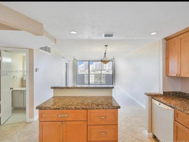 3703 NE 166th St # 709, North Miami Beach FL 33160