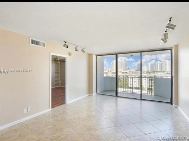 3703 NE 166th St # 709, North Miami Beach FL 33160