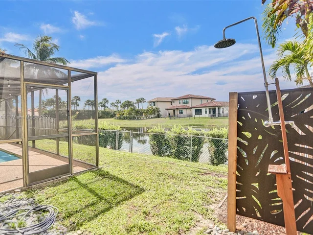 800 SW 113th Ter, Pembroke Pines FL 33025