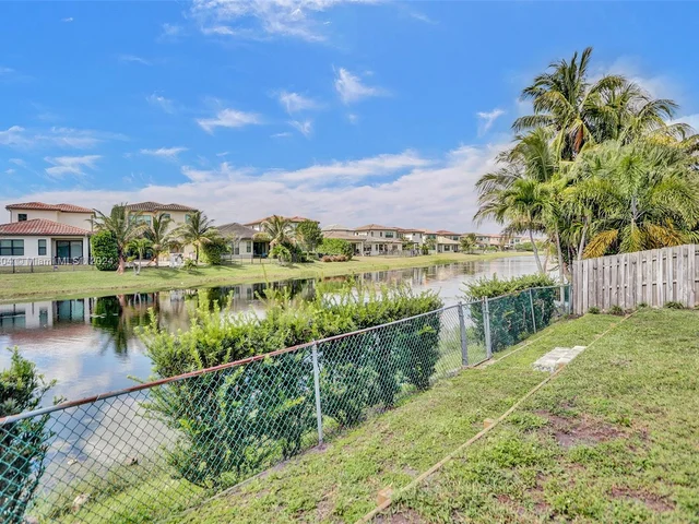 800 SW 113th Ter, Pembroke Pines FL 33025