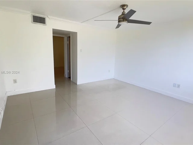 1660 NE 191st St # 1, Miami FL 33179