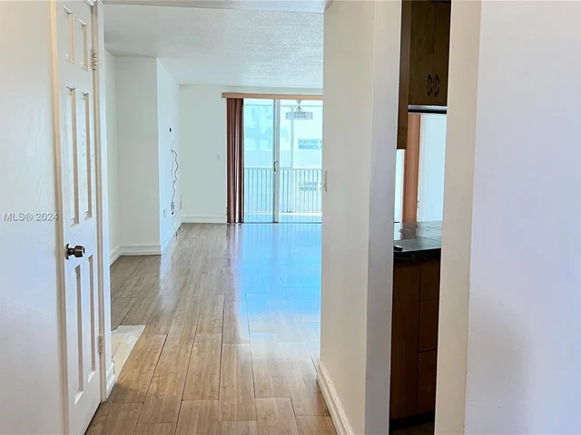 1660 NE 191st St # 1, Miami FL 33179