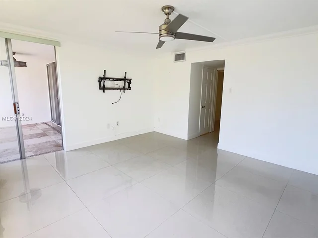 1660 NE 191st St # 1, Miami FL 33179