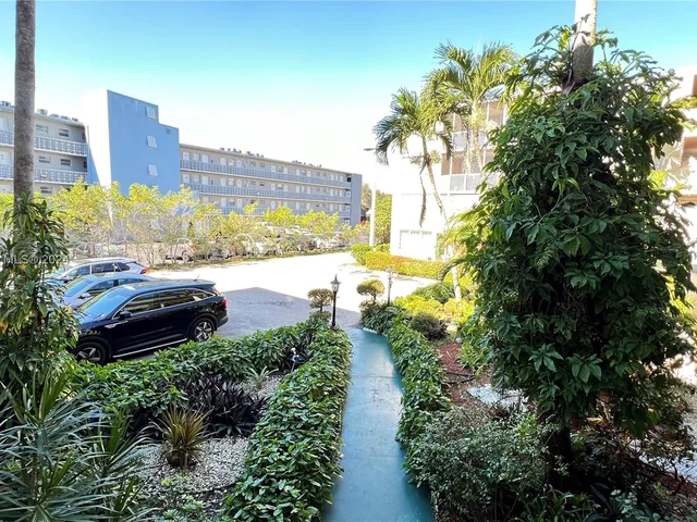 1660 NE 191st St # 1, Miami FL 33179