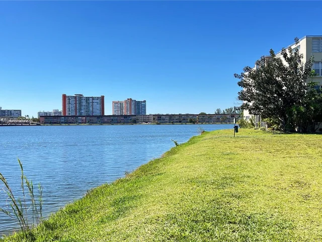 1660 NE 191st St # 1, Miami FL 33179