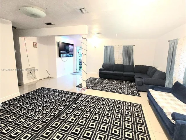 1132 Moffett St, Hallandale Beach FL 33009