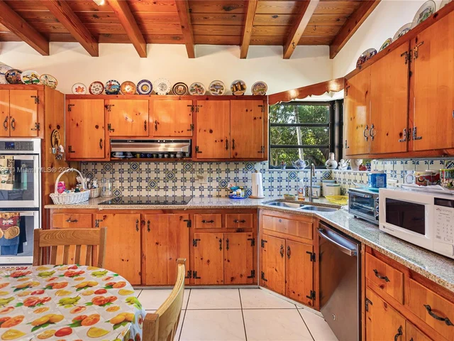 9500 SW 81st Ave, Miami FL 33156