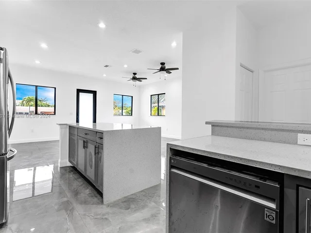 108 NW 1st Ave, Hallandale Beach FL 33009