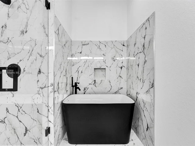 108 NW 1st Ave, Hallandale Beach FL 33009