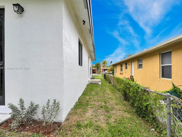 108 NW 1st Ave, Hallandale Beach FL 33009