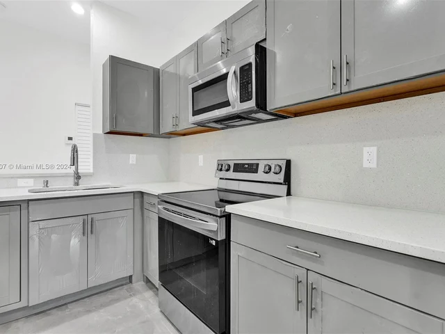 108 NW 1st Ave, Hallandale Beach FL 33009