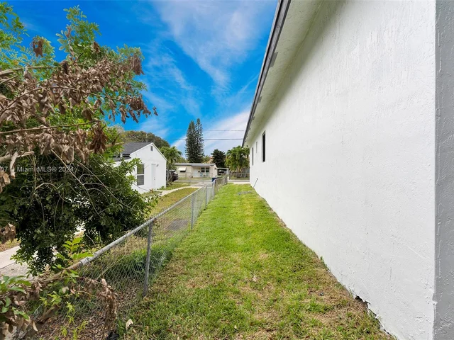 108 NW 1st Ave, Hallandale Beach FL 33009