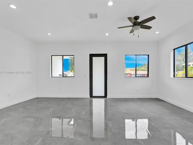 108 NW 1st Ave, Hallandale Beach FL 33009