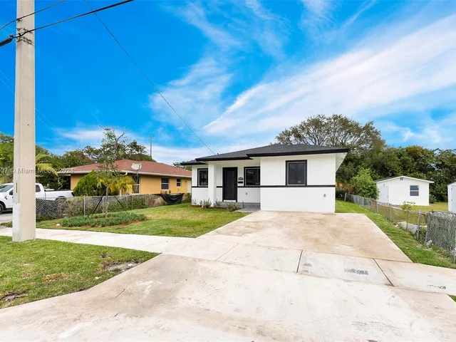 108 NW 1st Ave, Hallandale Beach FL 33009