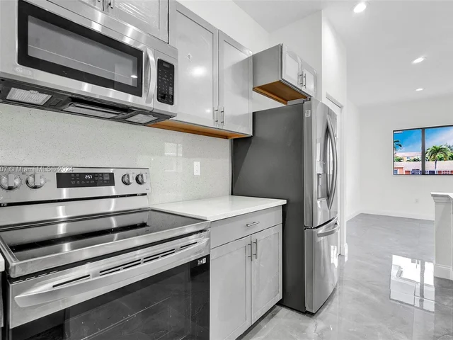 108 NW 1st Ave, Hallandale Beach FL 33009