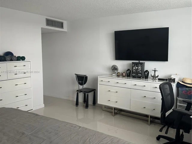 1410 S Ocean Dr # 305, Hollywood FL 33019