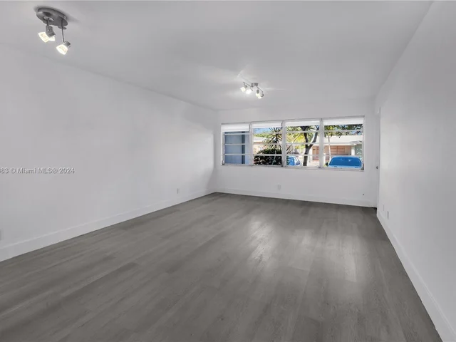 330 SE 2nd St # 104F, Hallandale Beach FL 33009